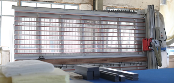 Вертикальный форматно-раскроечный станок STRIEBIG